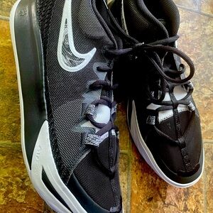 Nike Kyrie Flytrap 6 Low Black White size 9.5 and 11.5